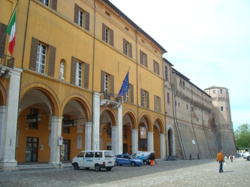 Foto di Palazzo Comunale di Cesena o Palazzo Albornoz scattata da Casa Bufalini